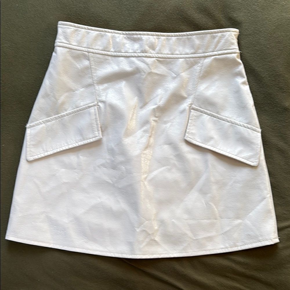 River Island Stylish White Mini Skirt.  Faux leather.  Size US 2.